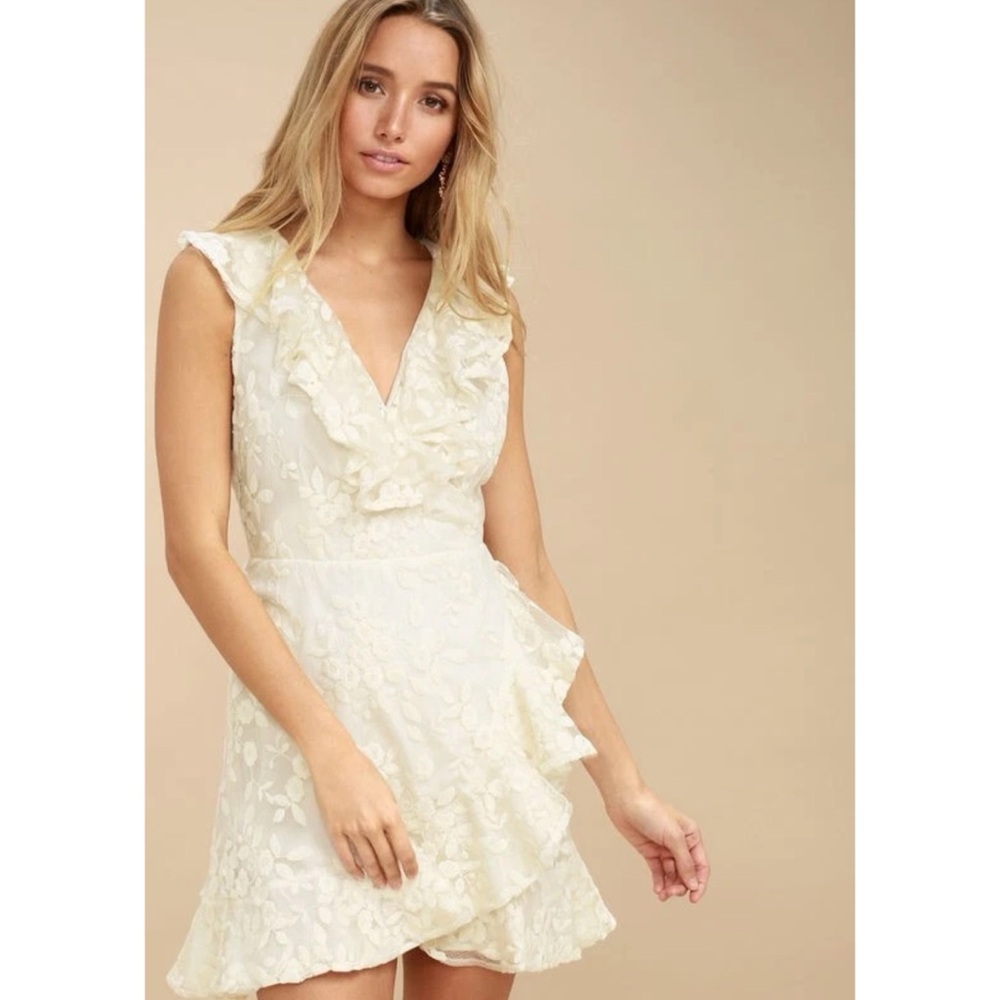 ❤️ BB Dakota ‘Harlow’ Ivory Embroidered Ruffle Wrap Dress